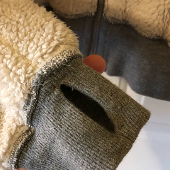 Lululemon Reversible Sherpa and Gray Crop Jacket in Size Medium - Picture 4 of 10